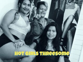 Hot_girls_threesome