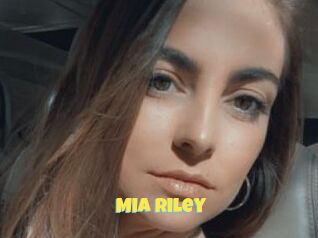 Mia_Riley