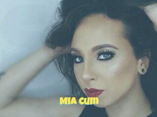 Mia_cum