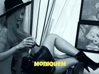 MoniqueM
