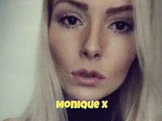 Monique_X