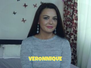 VERONNIQUE_